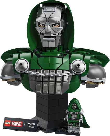 Doctor Doom ikonikus mellszobra