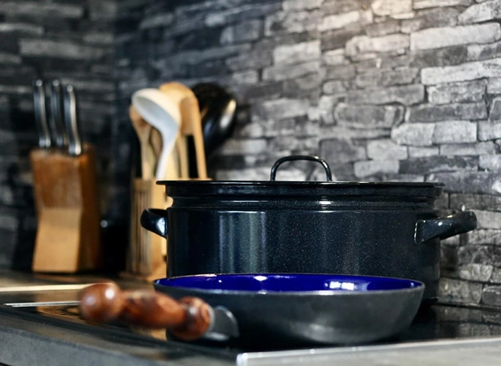 Minden tűzhelytípushoz alkalmas, beleértve az indukciót is