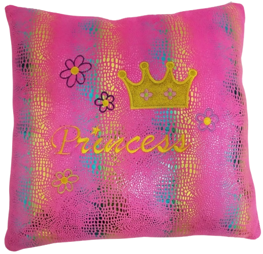 Hercegnős plüss párnácska 37 cm