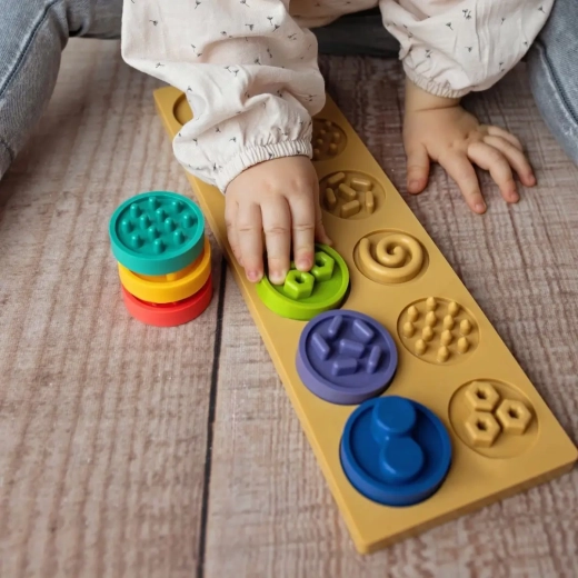 Többérzékszervi játék textúrákkal és színekkel