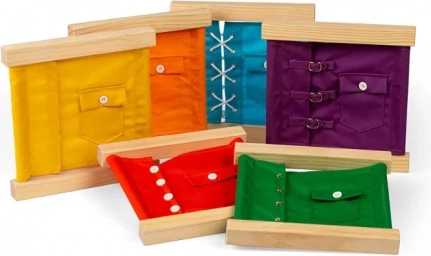 Bigjigs Toys tanulj meg öltözni – montessori csatolós keretek