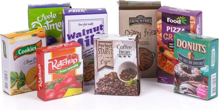 Dobozok és italok, mint egy igazi boltban