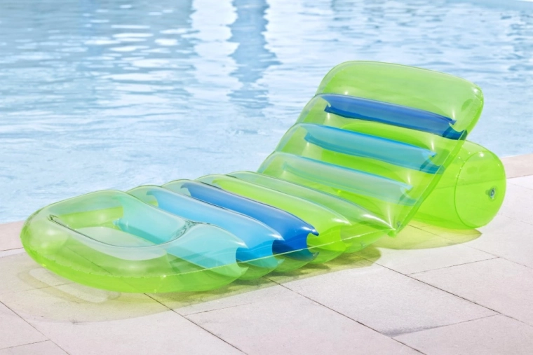 Állítható háttámla a kényelmes pihenéshez