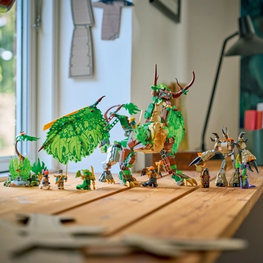 Gazdag játékscénák mechhel és fával