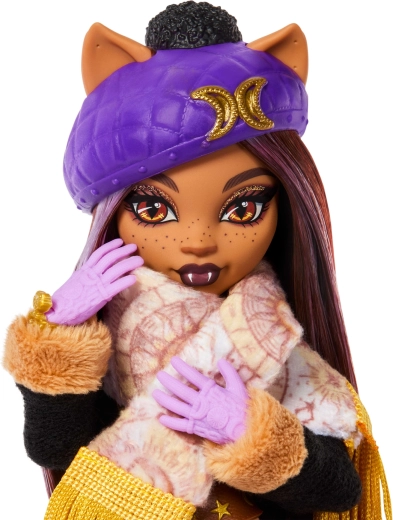 Clawdeen Wolf téli stílusban, kiegészítőkkel