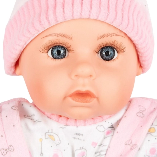 Magyarul beszél és énekel