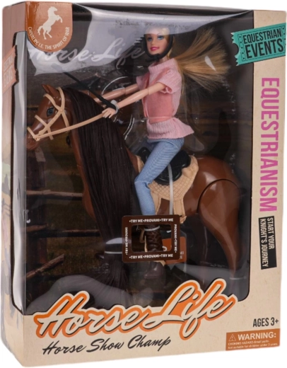 Lóháton ülő baba kiegészítőkkel