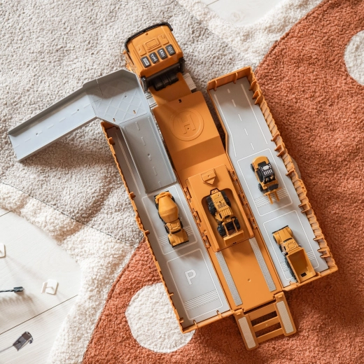 Kihajtható TIR parkolóval és stabilizátorokkal