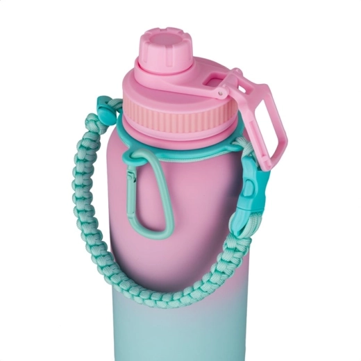 Kényelmes hordozás pánttal és karabinerrel