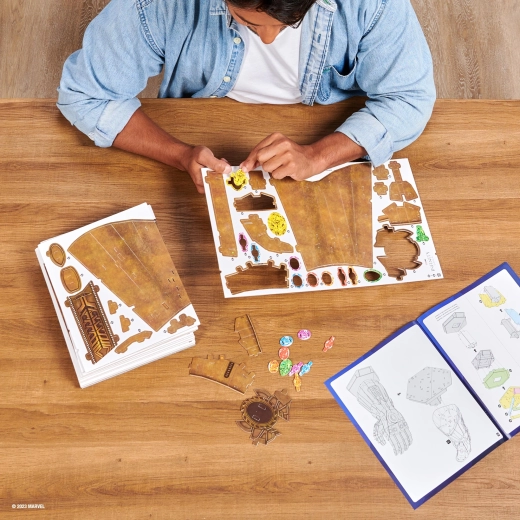 Előre perforált elemek az egyszerű összeállításhoz