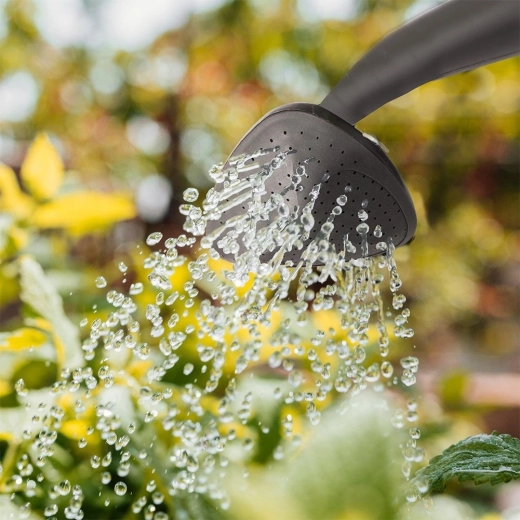 Finom permet és összefüggő vízsugár