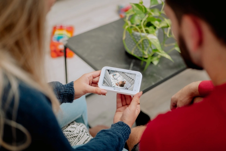 Tiszta 4,3" IPS kijelző és hosszú üzemidő