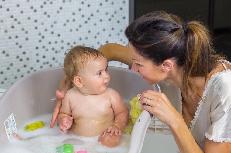 Ergonomikus forma újszülöttnek és nagyobb babának