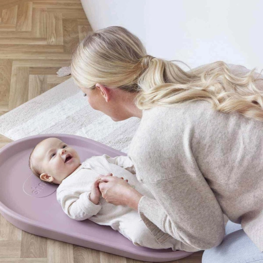 Formázott peremek a biztonságosabb pelenkázáshoz