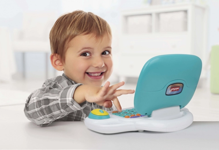 Betűket, számokat és alakzatokat tanít