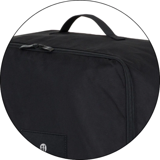 Gyors hozzáférés a teljes hosszban futó cipzárnak köszönhetően