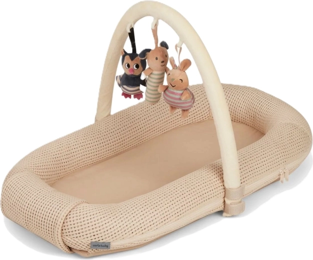 Carlo Baby babafészek játékhíddal beige