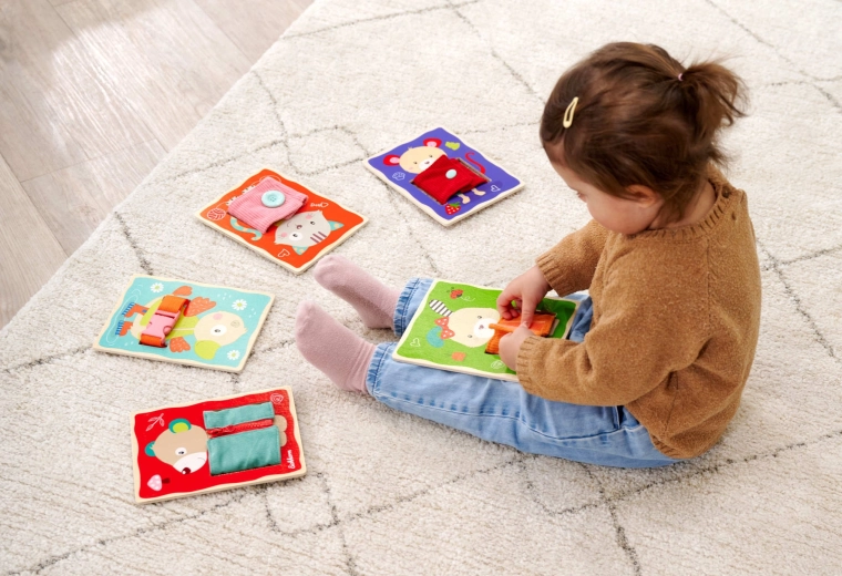 Öltözködés tanulása játékkal