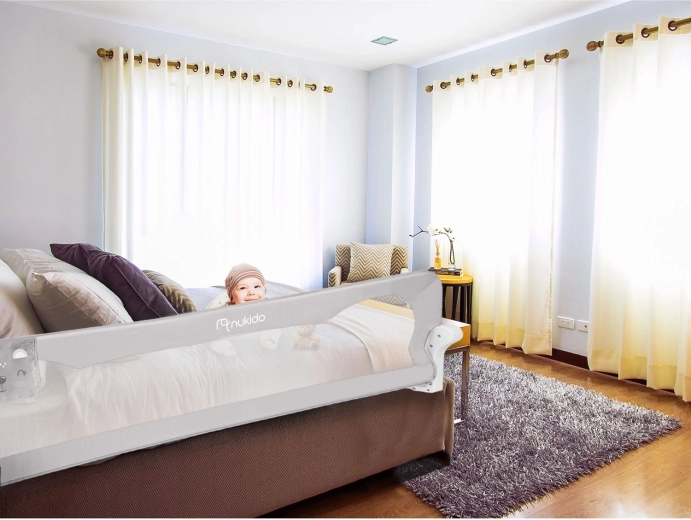 Masszív acélszerkezet és légáteresztő háló