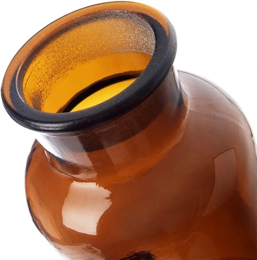 Széles nyak a kényelmes töltéshez