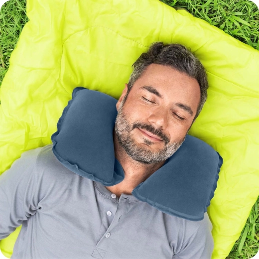 Ergonomikus nyaktámasz utazáshoz