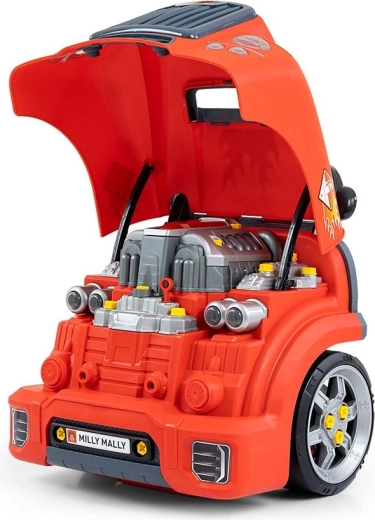 Nyitható motorháztető és realisztikus motor