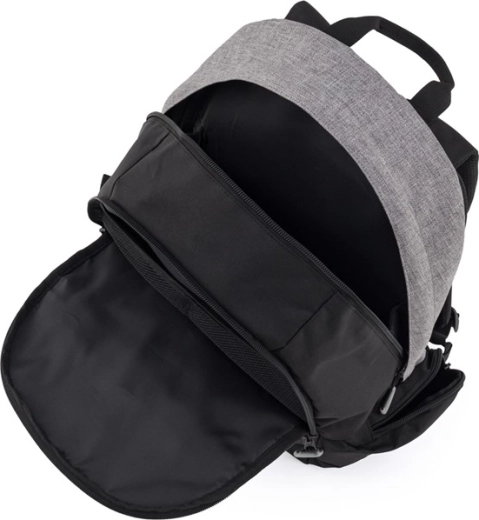 Háromrekeszes rendszerezés és laptopzseb