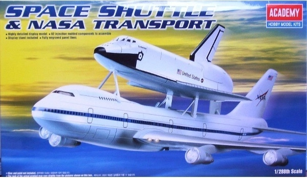 Műanyag modell SPACE SHUTTLE NASA BOEING 747 hordozóval 1:288