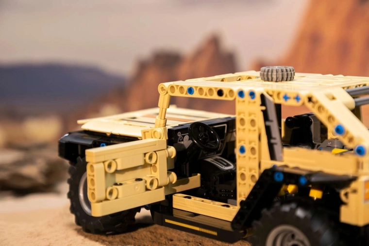 Nyitható ajtók és élethű beltér