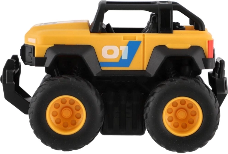 Nagy off-road kerekek és masszív konstrukció