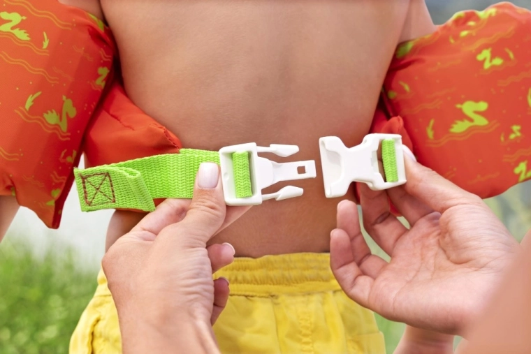 Biztonságos rögzítés állítható csattal