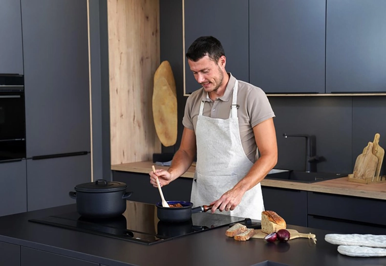 Kompatibilis indukcióval és minden tűzhellyel