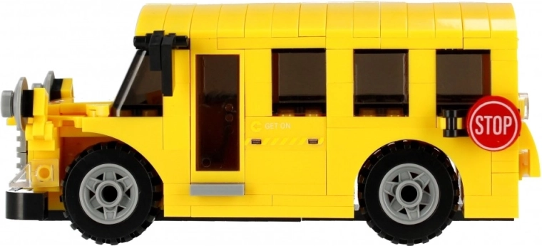 Iskolabusz 242 darabból