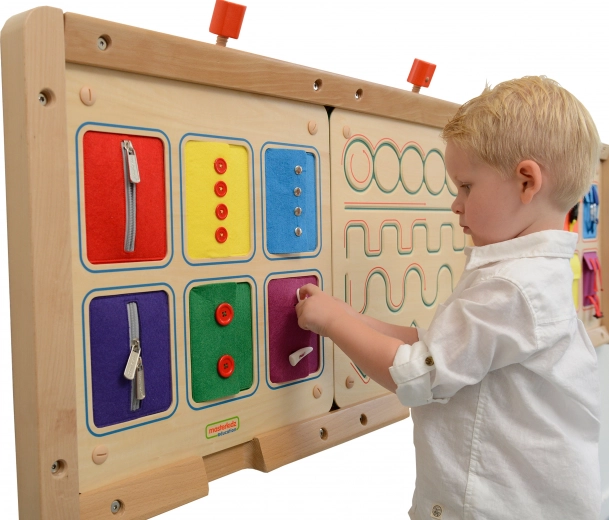 Fali Montessori gyakorlótábla – cipzárak, gombok és patentok MASTERKIDZ