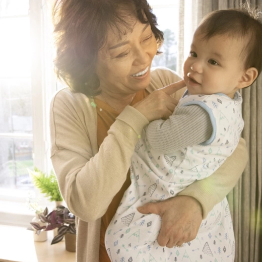 Könnyű éjszakai pelenkacsere a hosszú cipzárnak köszönhetően