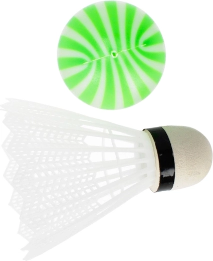 Kétféle játék: tollaslabda és labda