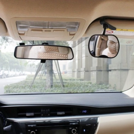 Széles áttekintés a domború üvegnek köszönhetően