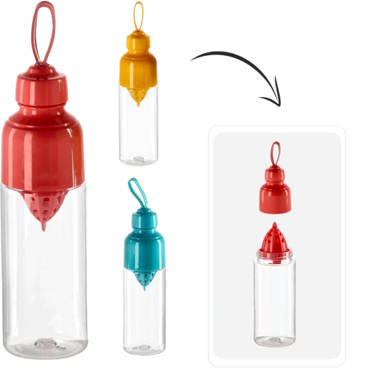 600 ml-es műanyag palack beépített citruspréselővel