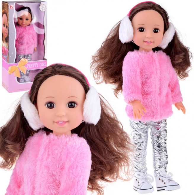 38 cm-es baba téli rózsaszín bundában és fehér fülmelegítővel