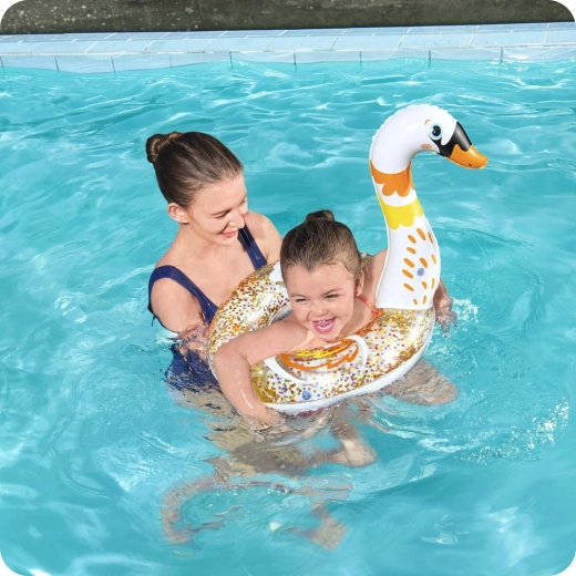 Biztonságosabb úszás a két légkamrának köszönhetően