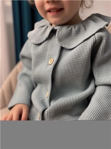 Könnyű öltöztetés a gomboknak köszönhetően