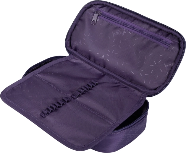 Okos rendszerezés zsebekkel és gumipántokkal