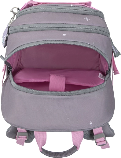 Átgondolt belső tagolás, 15"-os laptopzsebbel