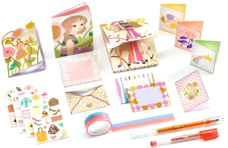 Gazdag felszereltség íráshoz és díszítéshez