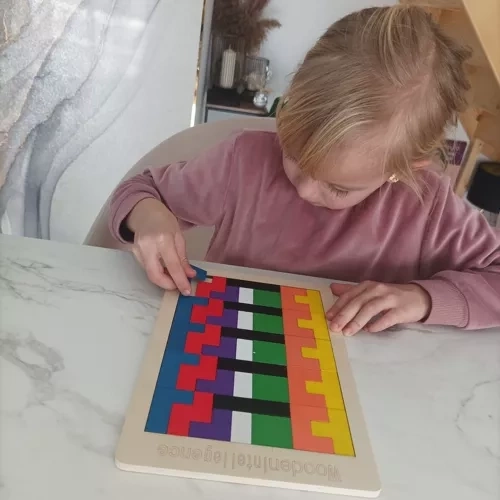 Fa kivitel, a részletekre helyezett hangsúllyal