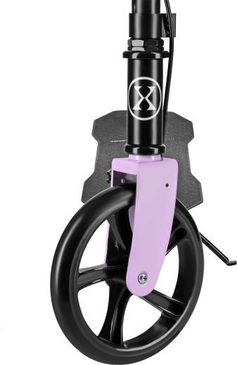 Egyenletes haladás a 200 mm-es kerekeknek és az ABEC 7 csapágyaknak köszönhetően