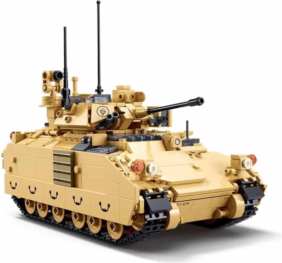 Realista harckocsi forgatható toronnyal és működő fedlapokkal