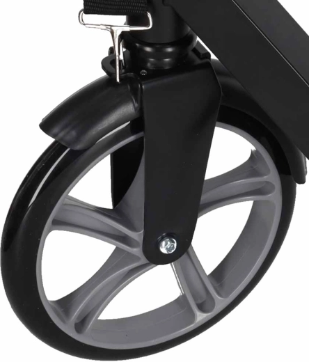 Nagy, 200 mm-es kerekek a gördülékeny haladáshoz