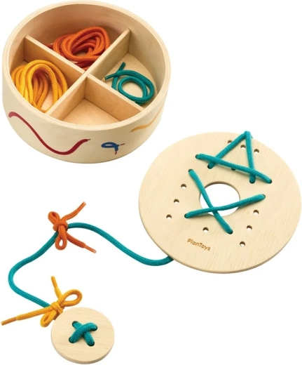 PlanToys befűzős lapocskák cipőfűzőkkel tárolódobozban