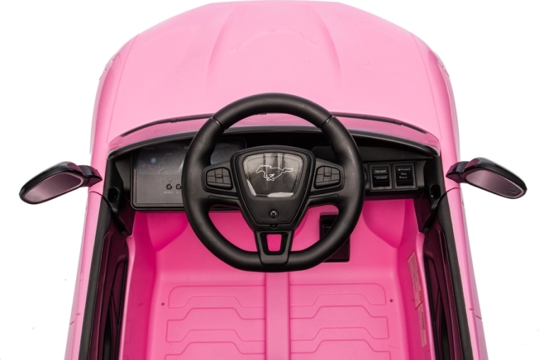 Kényelmes cockpit kormánnyal